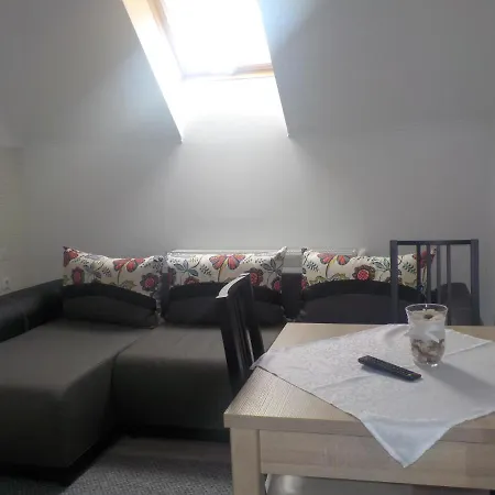 Konukevi Casa Dora 2*